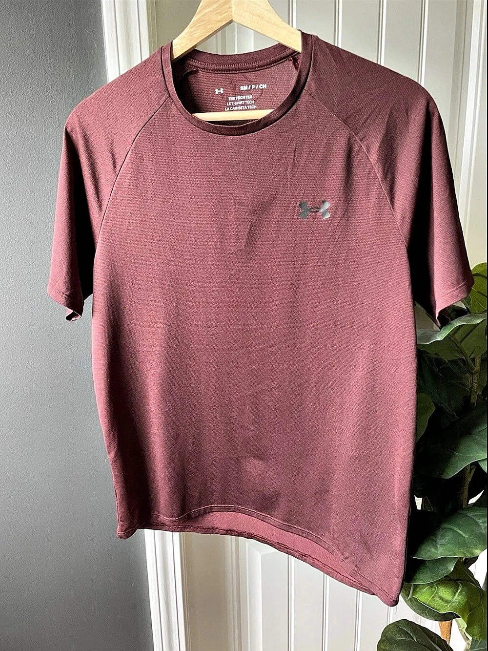 Under Armour Tech The Tech Tee Men’s S Burgundy Breathable Crew Raglan Logo